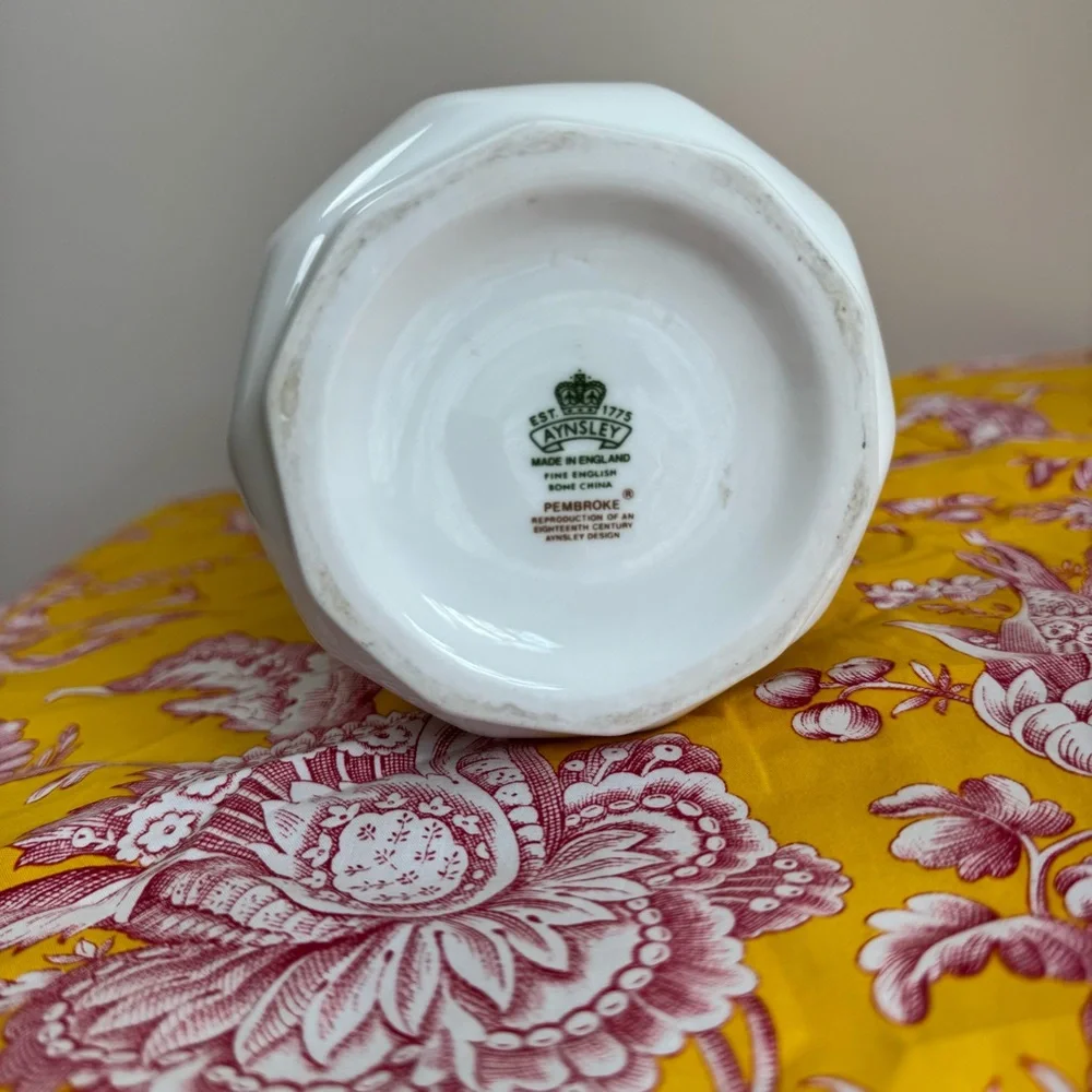 Aynsley Pembroke Gold Trim Porcelain Vase England Chinoiserie Garden Floral